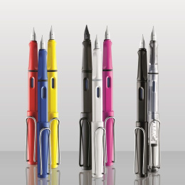 Safari Fountain pen Shiny black in the group Pens / Fine Writing / Fountain Pens at Pen Store (101903_r)