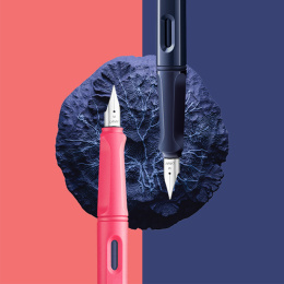 Safari Fountain Dark Dusk Medium in the group Pens / Fine Writing / Fountain Pens at Pen Store (135233)