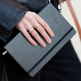 Planner 18M Daily Soft Cover Large Black in the group Paper & Pads / Planners / 18-Month Planners at Pen Store (135595)