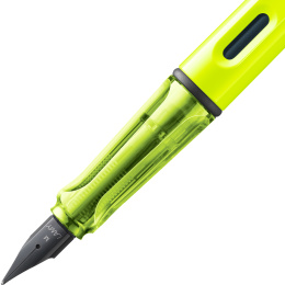 Safari Fountain Pen Neon Yellow in the group Pens / Fine Writing / Fountain Pens at Pen Store (137577_r)